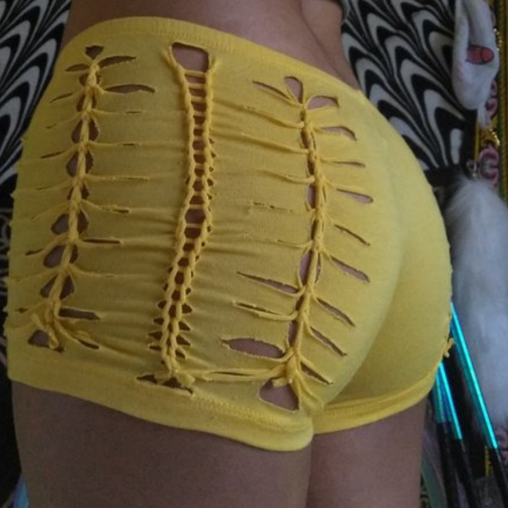 Prudence weaved yellow weaved shorts